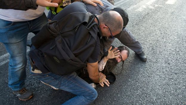 Jerusalem Gay Pride: Israel teenage stabbing victim dies