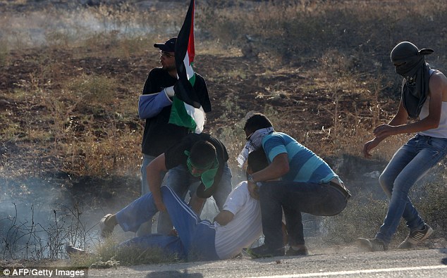 Palestinian youth shot dead by Israeli troops during protest