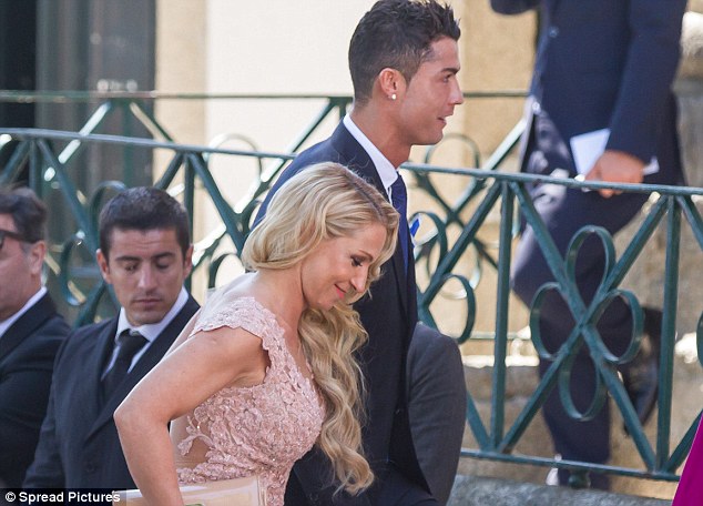 Ronaldo 'buys Jorge Mendes a Greek island for wedding present'
