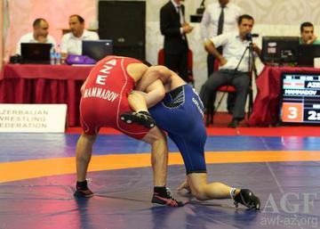 Azerbaijani wrestlers beat Armenian rivals