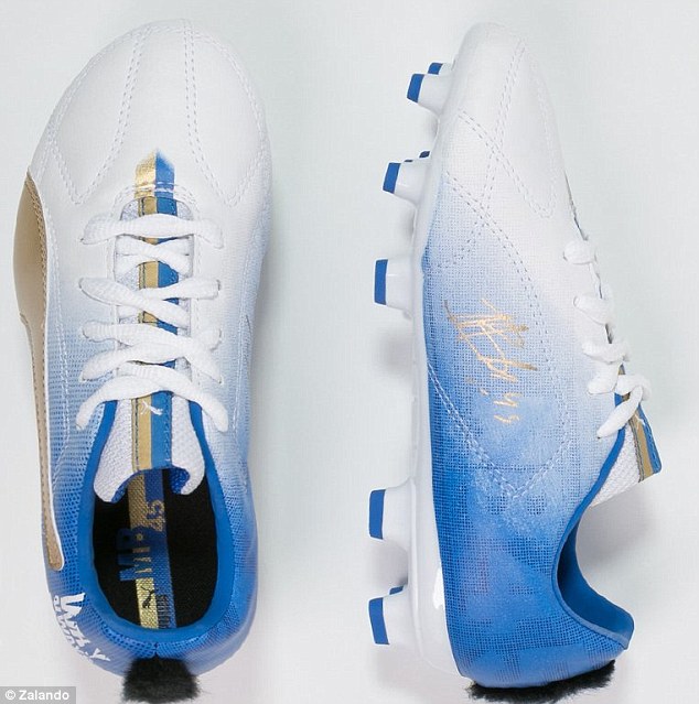 Balotelli releases new 'mohican' style football boots