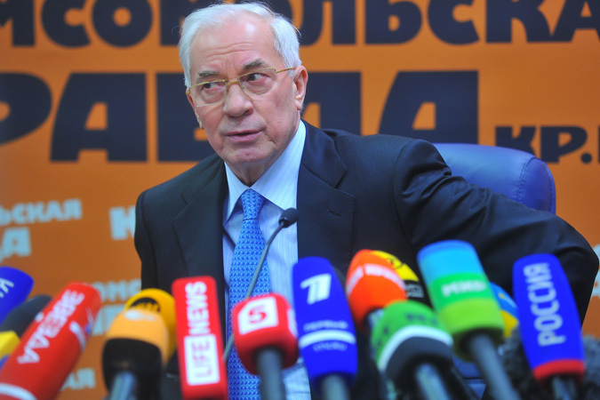 Киев аннулировал диппаспорта экс-премьера Азарова