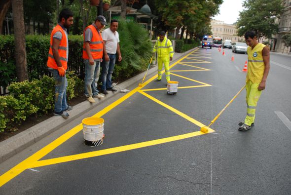 Bakıda avtobuslar üçün nişanlama xətləri çəkilir - FOTO