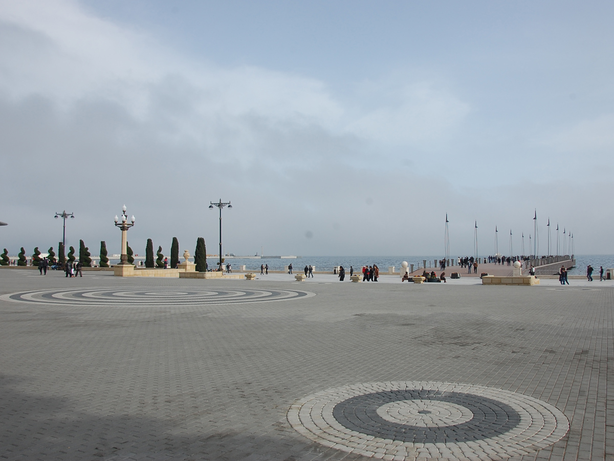 Прогноз погоды в баку на 14. Азербайджан ветра. Баку места. Баку сейчас фото пасмурно. В Баку ожидается ветер.
