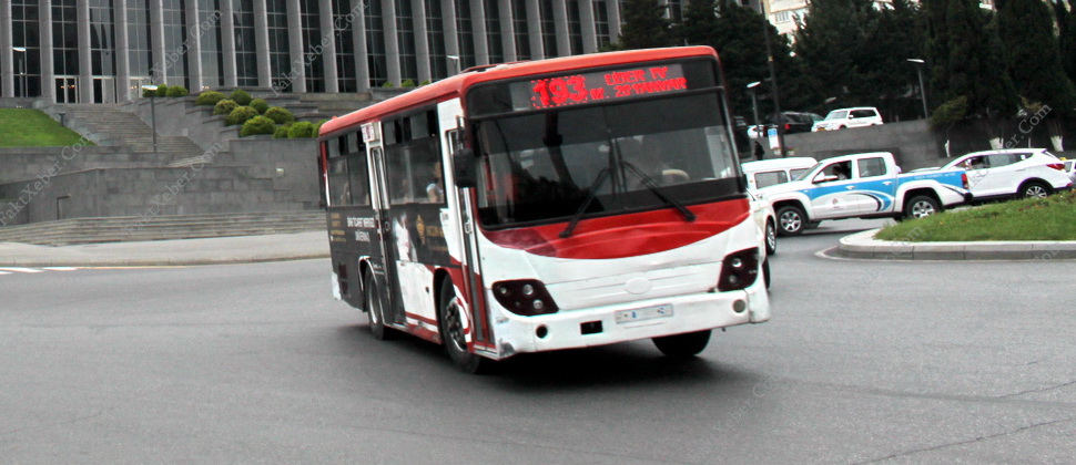 Внесение изменений в некоторые автобусные маршруты в Баку отложено