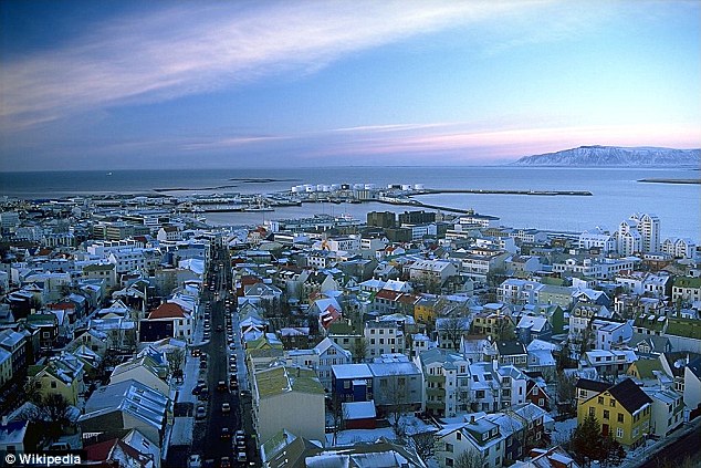 More than 10,000 Icelanders say they'll welcome Syrian refugees into their homes