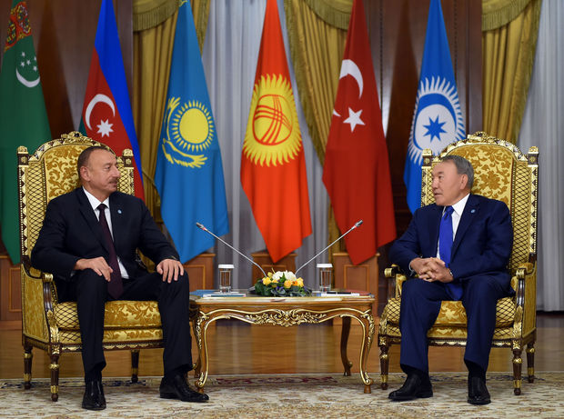 Nazarbayev İlham Əliyev ilə görüşdü