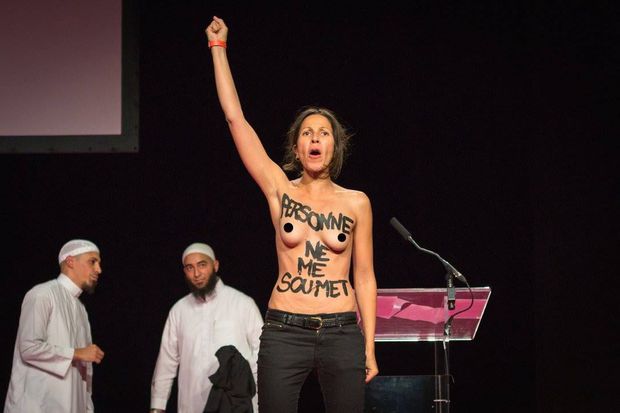 FEMEN müsəlmanların konfransını dağıtdı