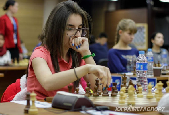 Gənclər arasında şahmat üzrə Dünya çempionatının 12-ci turu sona çatdı - Fotolar