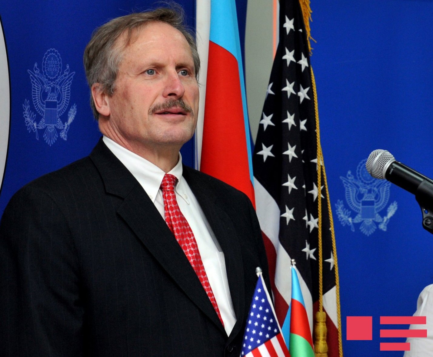Посол США: «Я провожу встречи с различными политическими партиями Азербайджана