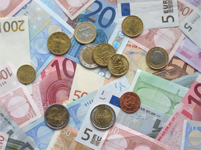 US dollar rises, euro drops in Azerbaijan