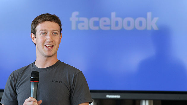 Facebook's Mark Zuckerberg pledges refugee camp internet access