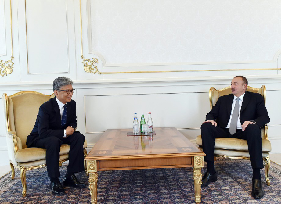 Ильхам Алиев принял посла Кореи