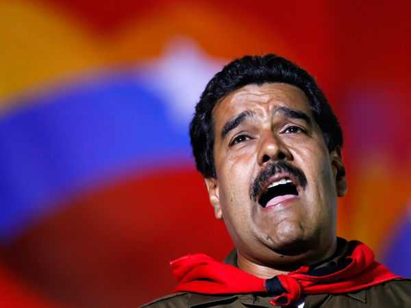 Maduro: Neftin qiyməti haqda düşünməkdən utanmalıyıq”