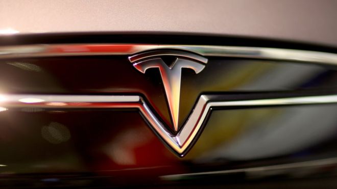Tesla launches 'autopilot' update but urges caution