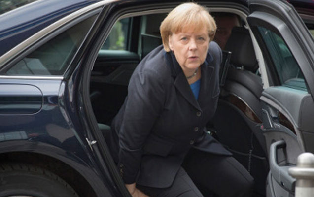 Merkel Türkiyədə tıxaca düşdü