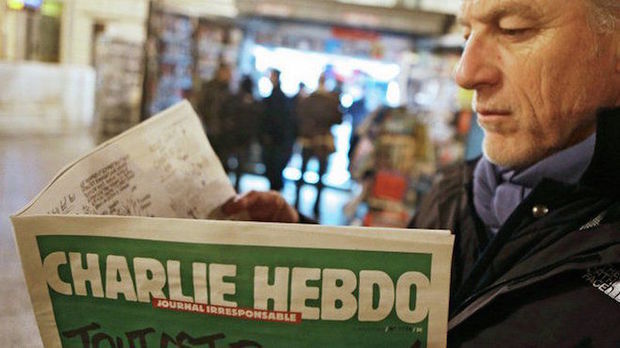 “Charlie Hebdo” A321 təyyarəsinin qurbanlarını ələ saldı – FOTO