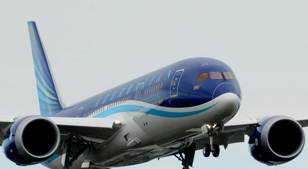 AZAL Parisə aviareysləri ləğv etməyi planlaşdırmır