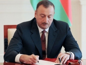 Ильъам Алиев наградил религиозных деятелей