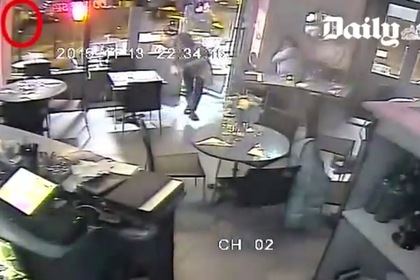 Видео обстрела кафе в Париже