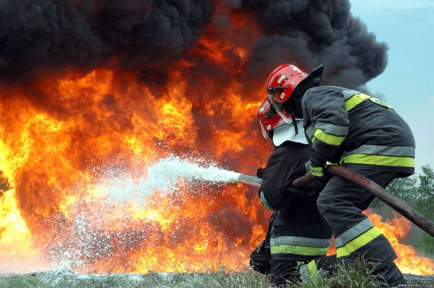 Bakıda dəhşətli yanğın: 49 ailə təxliyyə olundu - FOTO