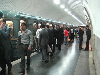 Metroda yaranan problem aradan qaldırıldı