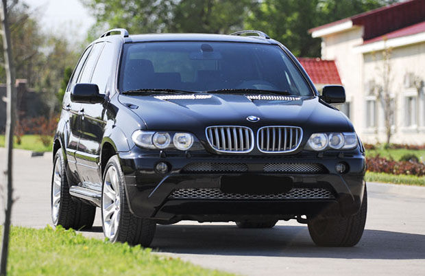 Bakıda BMW X5 cəmi 9500 manata satıldı