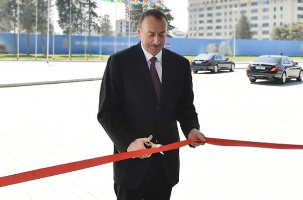 Президент Азербайджана принял участие в открытии нового Центра Госкомитета по вопросам имущества