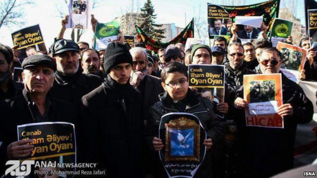 Iranians protest outside Azerbaijani consulate in Tabriz