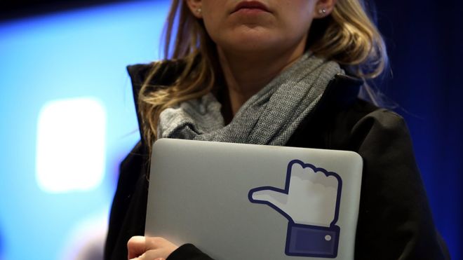 Facebook hit by French privacy order