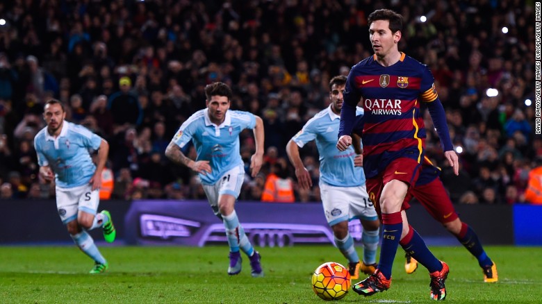 Lionel Messi passes up 300th La Liga goal