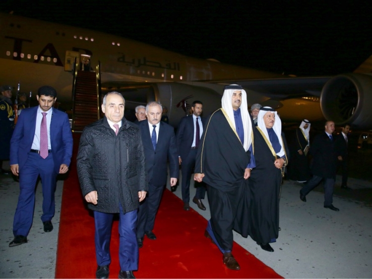 Эмир Катара прибыл с официальным визитом в Баку