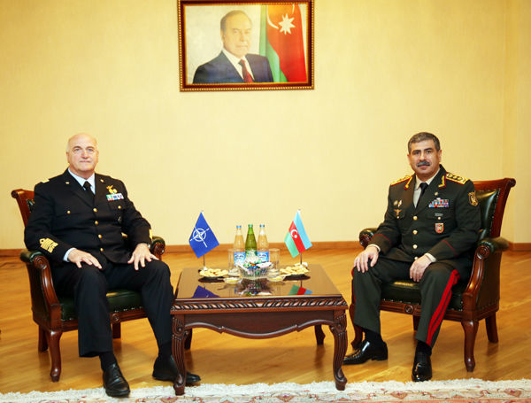 Министр встретился с генералом НАТО