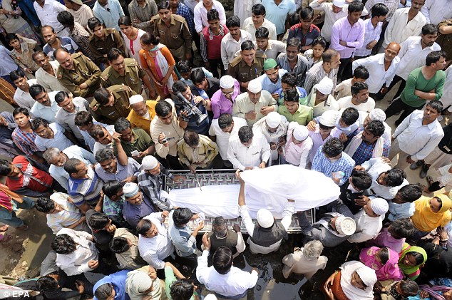 Hundreds mourn Indian 16-year-old burned alive following horrific rape