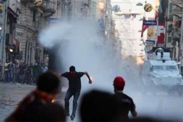 İstanbulda terror: 5 ölü, 20 yaralı - VİDEO+YENİLƏNİB