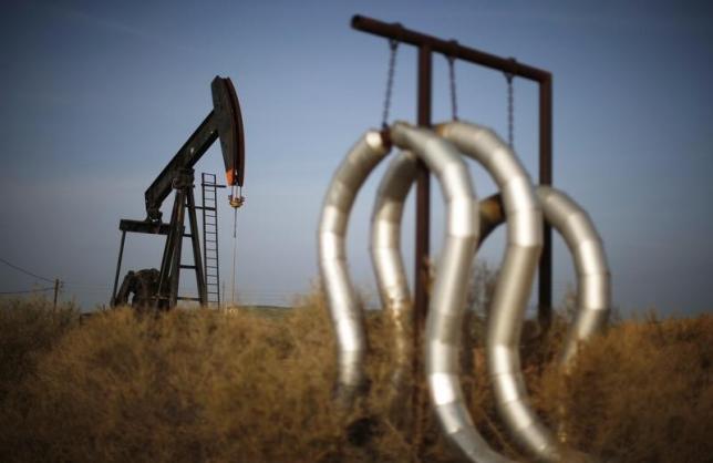 Oil prices fall 3 percent as investors focus again on glut