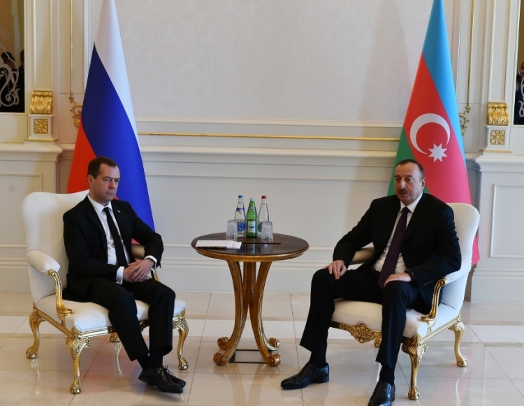 Началась встреча Медведева с Ильхамом Алиевым