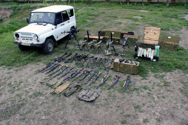 Брошенные на поле боя  боеприпасы ВС Армении -  ФОТО