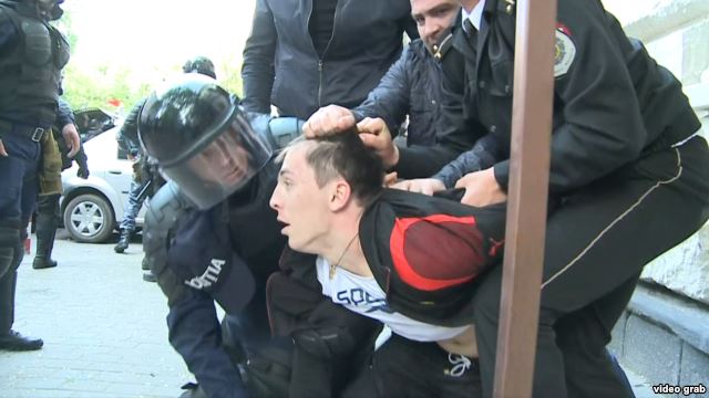 Moldovada polislə aksiyaçılar toqquşub