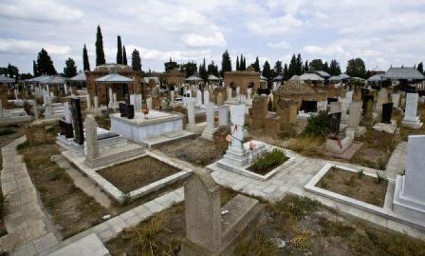 Армяне уничтожили могилы в Тертере