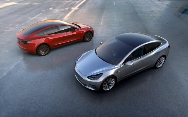 Tesla puts pedal to the metal, 500,000 cars planned in 2018