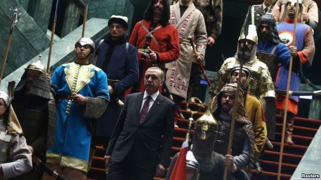 Erdoğanın sarayında “saray çevrilişi”