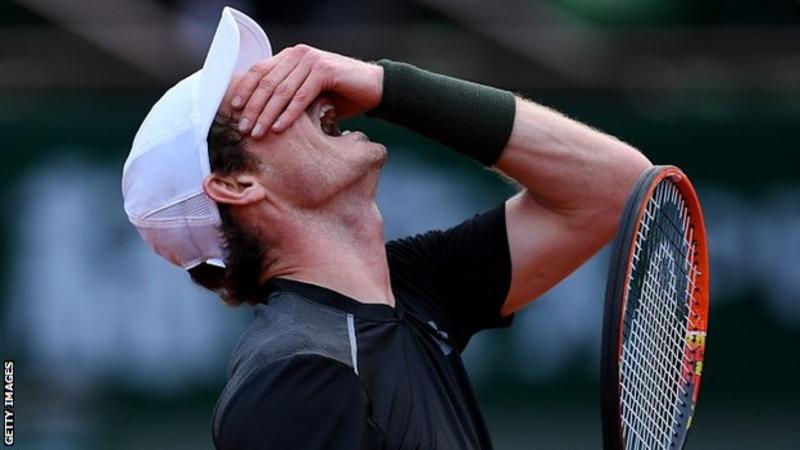 Andy Murray is fighting back at French Open against Radek Stepanek