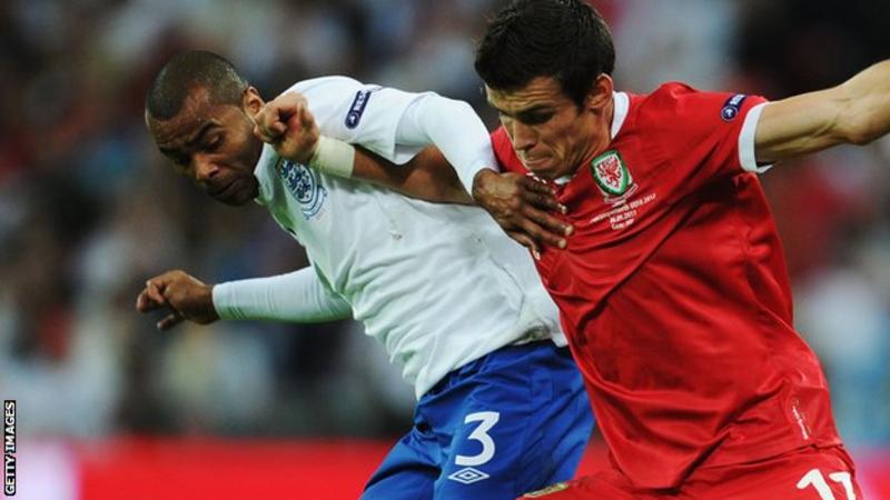 Euro 2016: England and Wales fans given alcohol ban in Lens