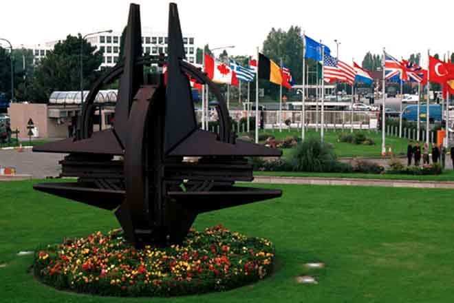 НАТО призывает Азербайджан и Армению