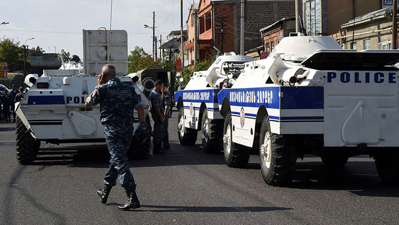 Yerevanda polis binasını tutanlar yeni şərtlər irəli sürüblər