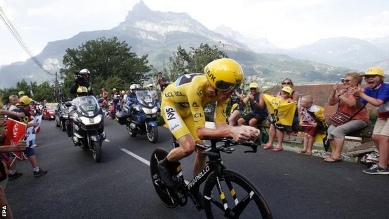 Chris Froome wins stage 18 to extend overall lead