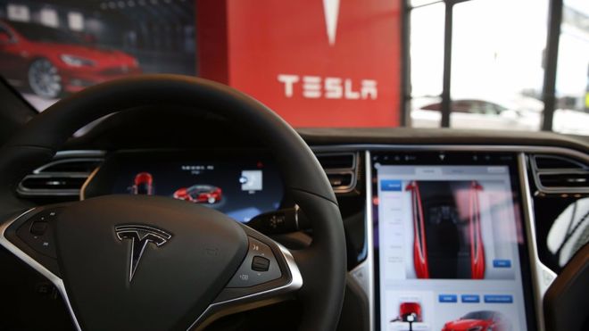 Tesla updates software after car hack