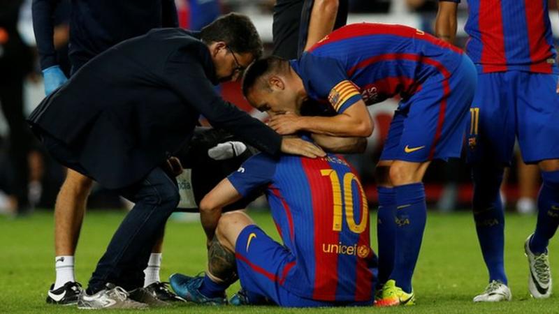 Lionel Messi: Barcelona striker ruled out for three weeks