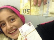 В Турции ребенок нашел сумку с 25 тыс манатов -  ВИДЕО